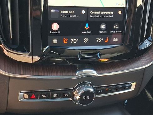 Certified 2024 Volvo XC60 B5 Plus w/ Climate Package AWD/4WD image 17