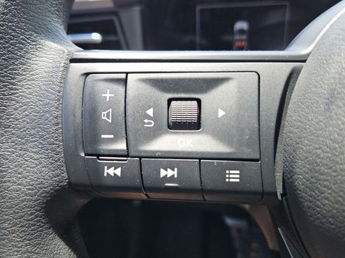 Used 2025 Nissan Kicks SV w/ SV Premium Package FWD image 12