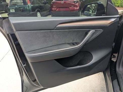 Used 2025 Tesla Model Y Long Range RWD image 12