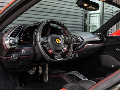 Used 2017 Ferrari 488 GTB RWD image 35