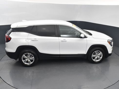 Used 2024 GMC Terrain SLE image 50