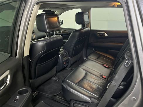 Used 2018 Nissan Pathfinder Platinum image 25