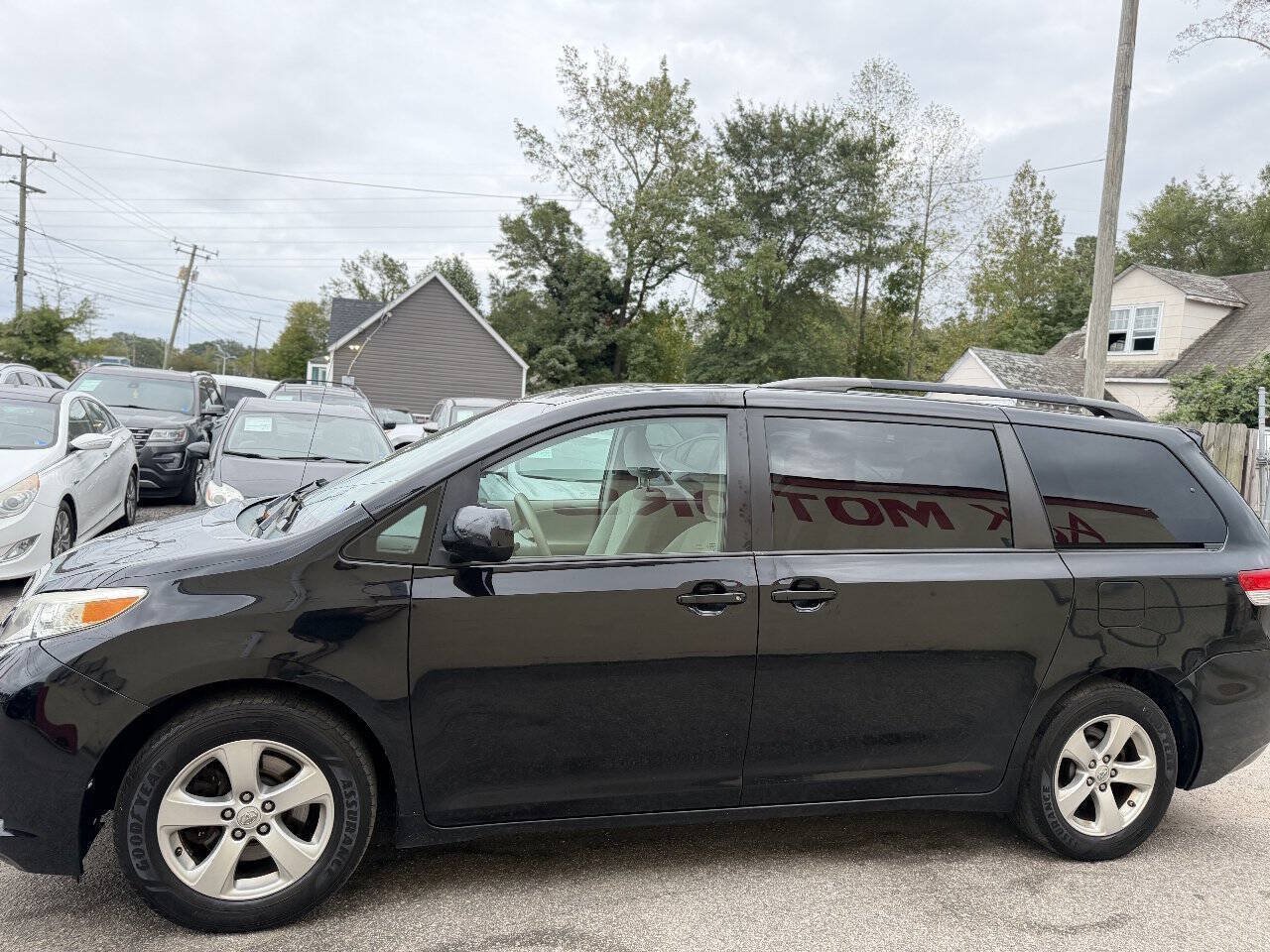 Used 2014 Toyota Sienna LE FWD image 5