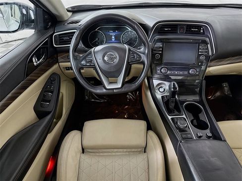 Used 2017 Nissan Maxima Platinum image 3