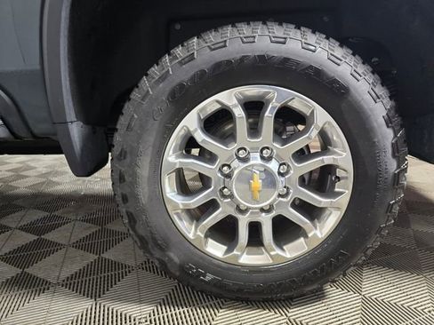 Used 2025 Chevrolet Silverado 3500 LTZ w/ LTZ Premium Package image 18