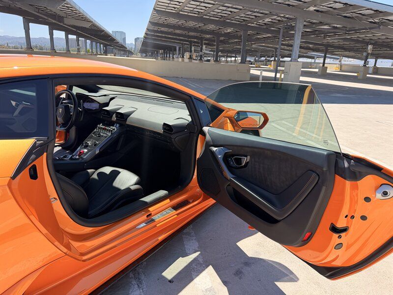 Used 2015 Lamborghini Huracan LP 610-4 AWD/4WD image 33