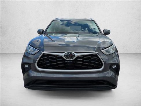 Certified 2020 Toyota Highlander XLE FWD image 2