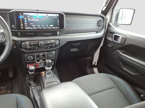 Used 2024 Jeep Wrangler Unlimited Rubicon 4xe image 14
