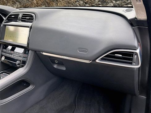 Used 2019 Jaguar F-PACE Premium image 14