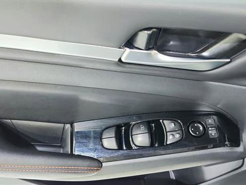 Certified 2025 Nissan Altima 2.5 SR FWD image 18