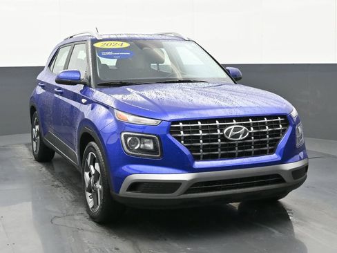 Certified 2024 Hyundai Venue SEL image 8