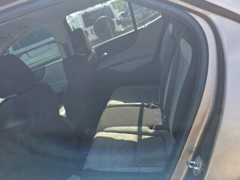 Used 2018 Chevrolet Equinox LS image 11