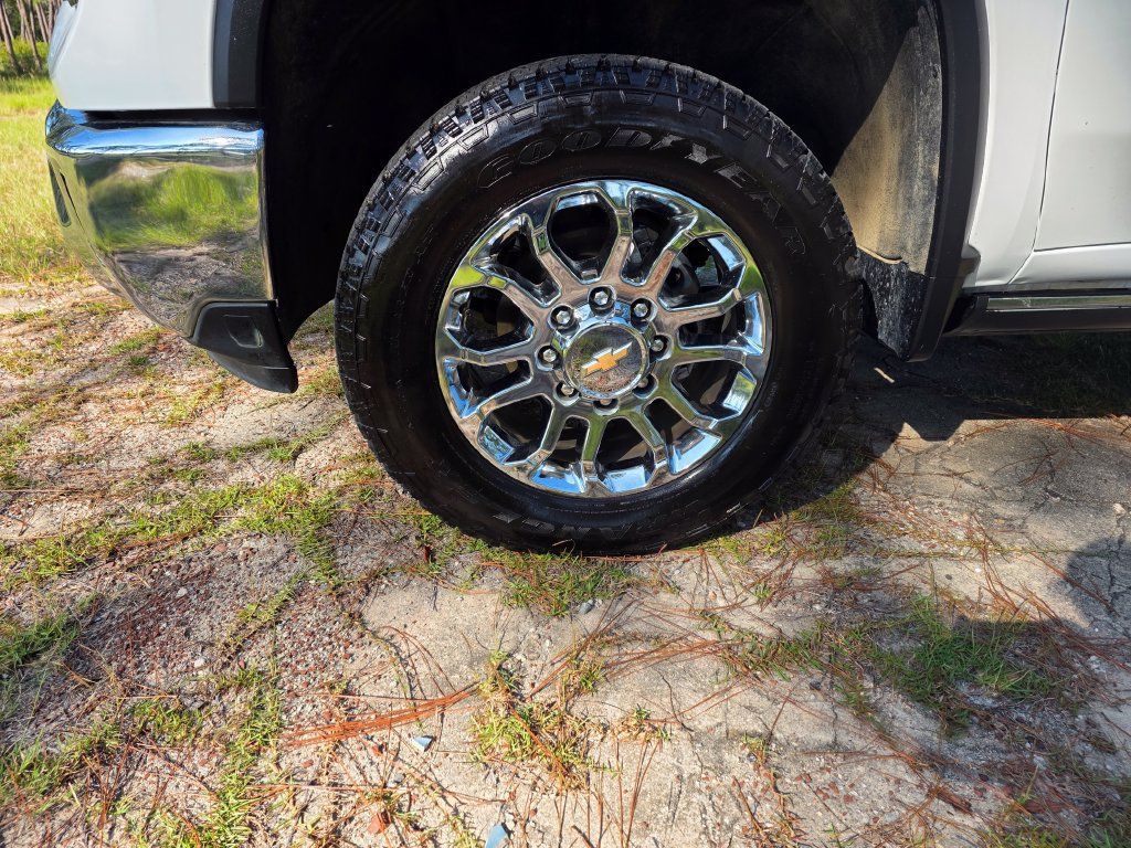 Used 2024 Chevrolet Silverado 2500 LTZ w/ LTZ Plus Package AWD/4WD image 9