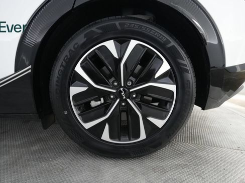 Used 2024 Kia EV6 Wind RWD image 9