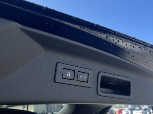 Used 2025 Subaru Forester Premium image 11