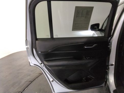 Used 2024 Jeep Grand Cherokee L Laredo image 35