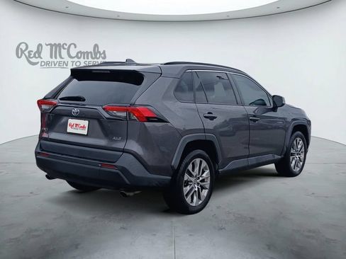 Used 2021 Toyota RAV4 XLE Premium FWD image 5