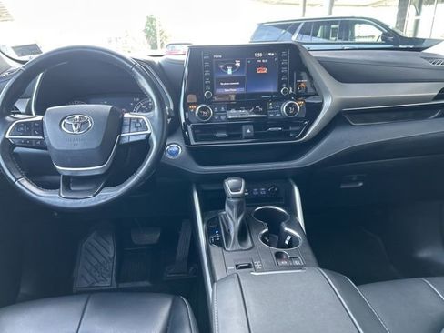 Used 2022 Toyota Highlander XLE image 27