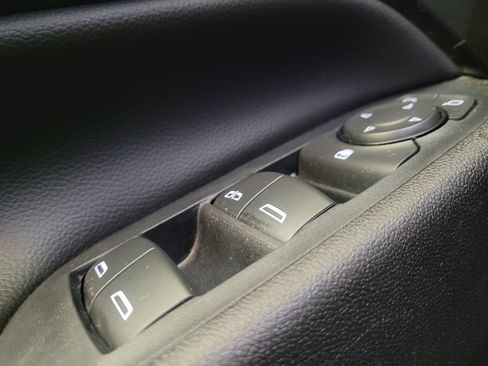 Used 2020 Chevrolet Equinox LT FWD image 27