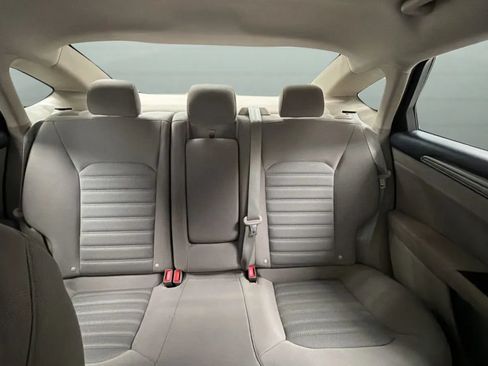 Used 2019 Ford Fusion SE FWD image 19