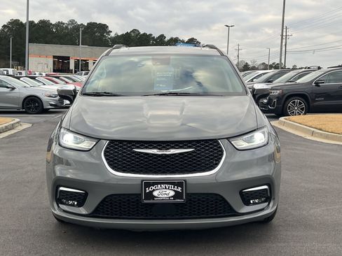 Used 2023 Chrysler Pacifica Limited image 30