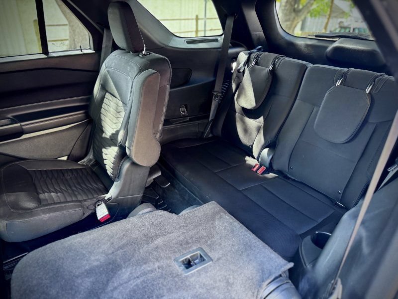 Used 2020 Ford Explorer XLT AWD/4WD image 10