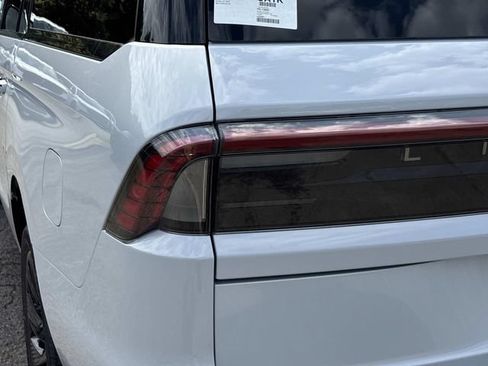 New 2026 Lincoln Navigator L Reserve AWD/4WD image 11