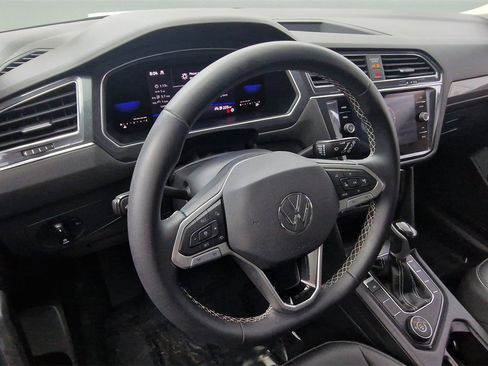 Used 2023 Volkswagen Tiguan SE image 15