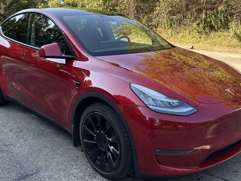 Used 2021 Tesla Model Y Long Range image 3