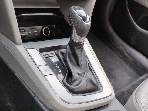 Used 2017 Hyundai Elantra SE w/ Cargo Package image 20