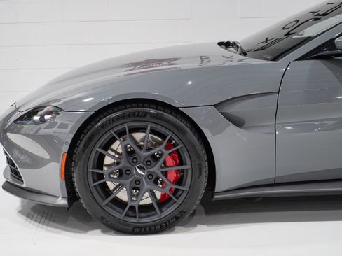 Used 2022 Aston Martin V8 Vantage Coupe RWD image 33