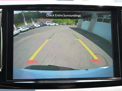 Used 2024 Chrysler Pacifica Touring-L FWD image 25