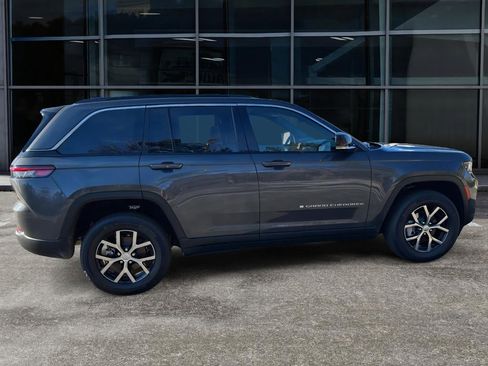 New 2025 Jeep Grand Cherokee Limited image 7