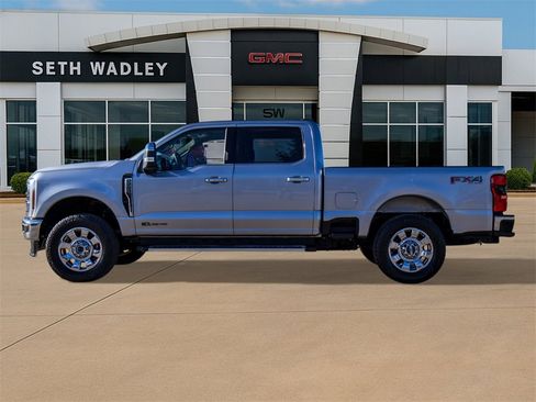 Used 2023 Ford F250 Lariat w/ Chrome Package image 4