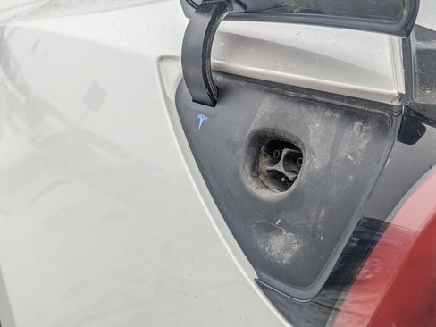 Used 2021 Tesla Model Y Long Range image 14