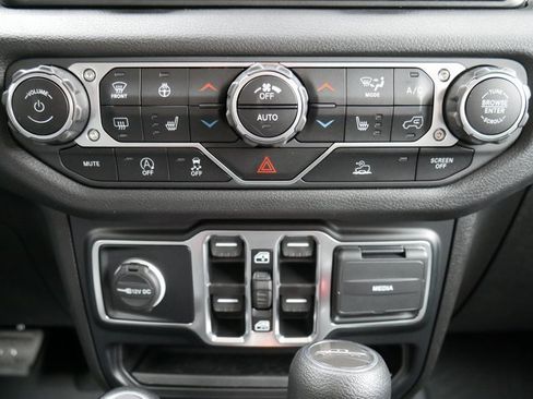 Used 2024 Jeep Gladiator Sport image 23