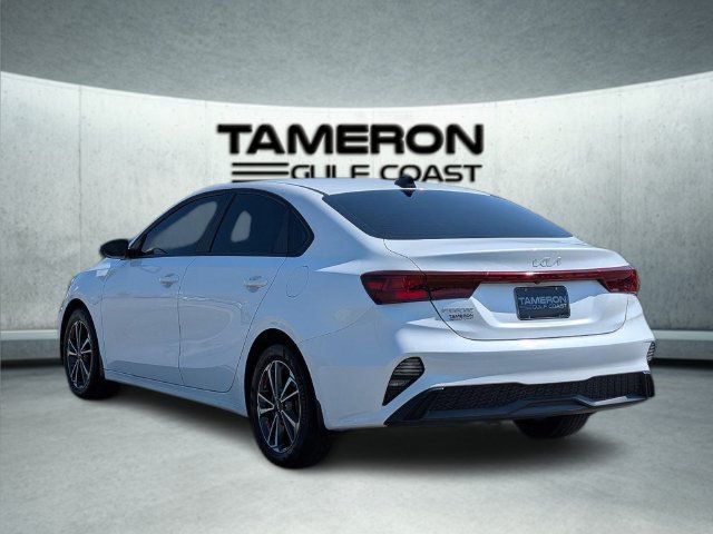 Used 2023 Kia Forte LXS FWD image 3