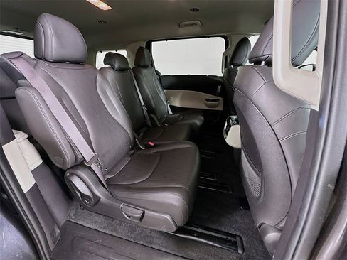 Certified 2024 Kia Carnival EX image 8