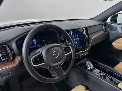 Used 2023 Volvo XC60 B5 Ultimate w/ Climate Package image 10