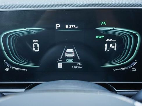 Certified 2025 Kia Niro EX FWD image 24