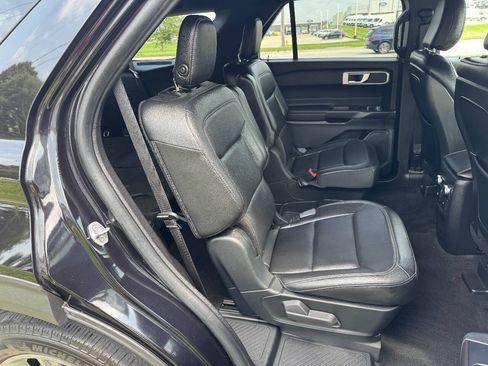 Used 2020 Ford Explorer XLT w/ Equipment Group 202A AWD/4WD image 14
