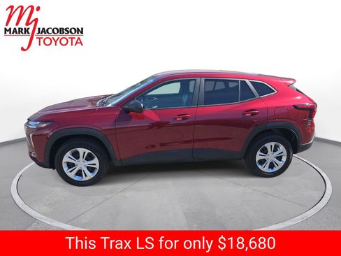 Used 2024 Chevrolet Trax LS FWD image 14