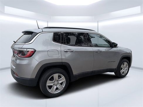 Used 2022 Jeep Compass Latitude w/ Convenience Group image 3