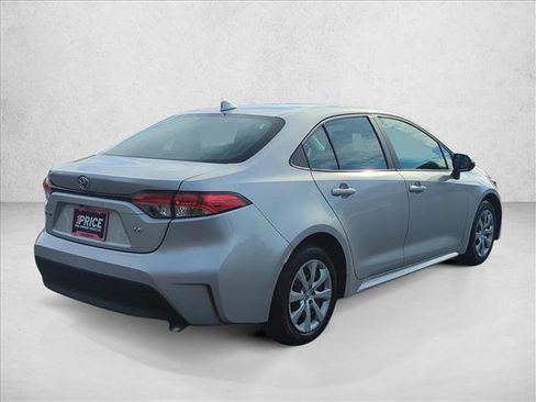 Used 2023 Toyota Corolla LE image 5