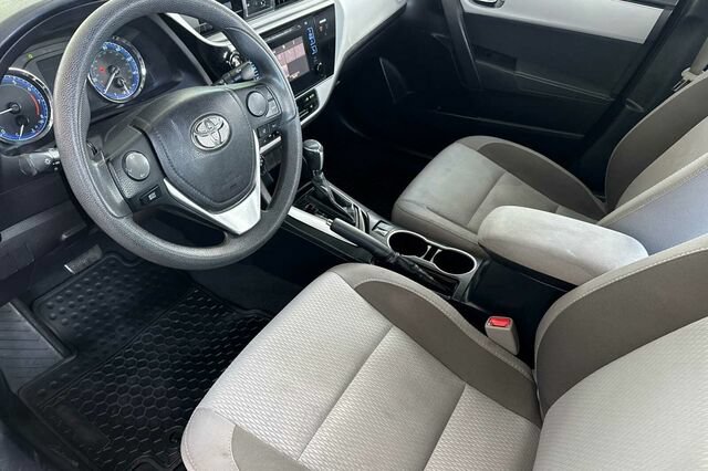 Used 2017 Toyota Corolla LE w/ Carpet Mat Package (TMS) FWD image 10