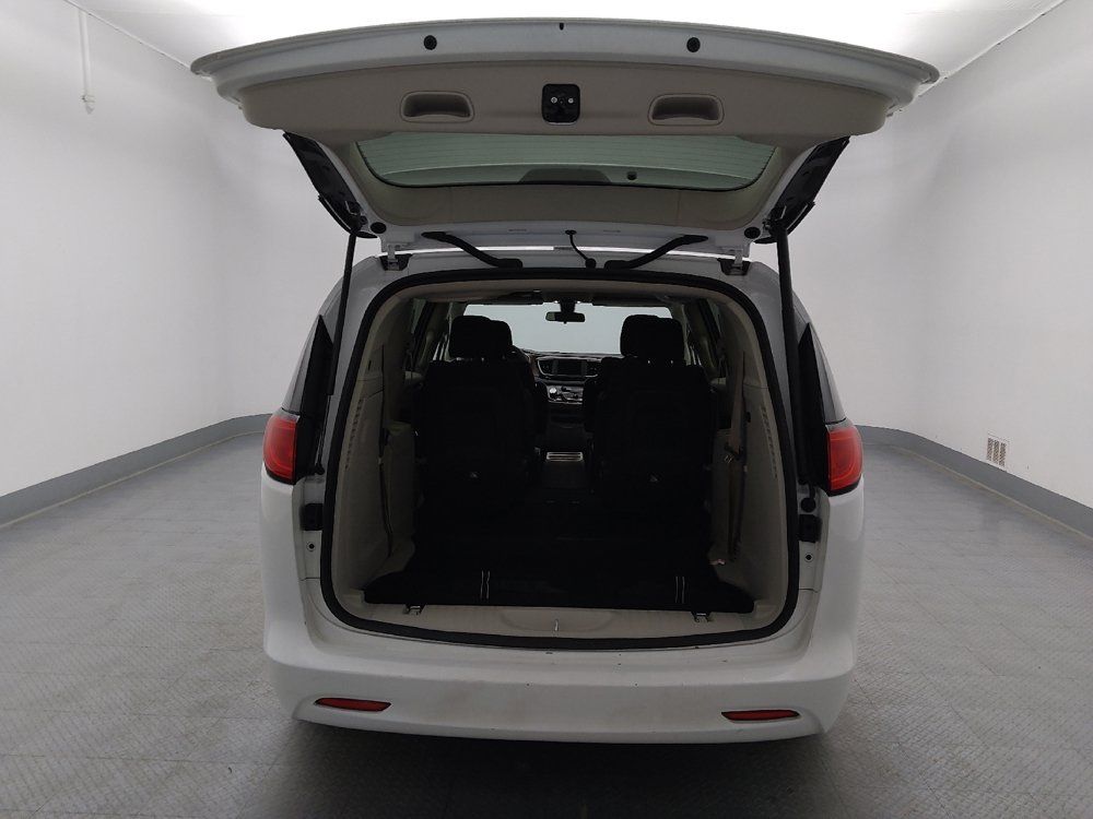 Used 2022 Chrysler Voyager LX FWD image 29