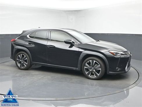 Used 2019 Lexus UX 200 image 1