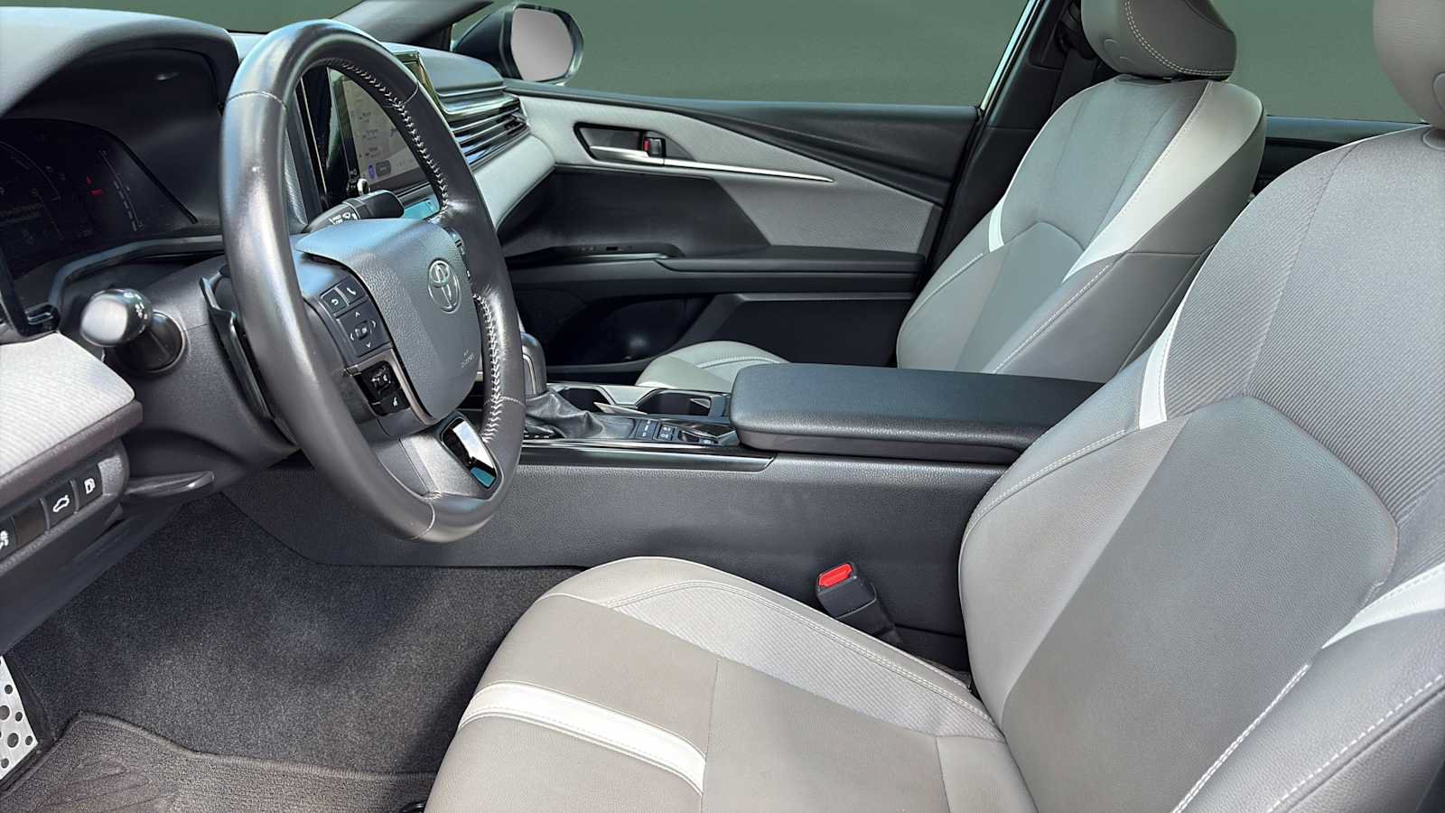 Used 2025 Toyota Camry SE FWD image 17