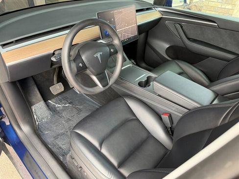 Used 2024 Tesla Model Y 2WD image 2