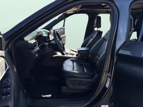 Used 2020 Ford Explorer XLT w/ Equipment Group 202A image 16